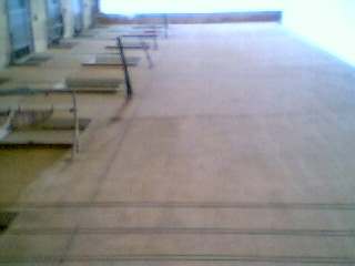 En la imagen se puede observar el cable que enlaza a Ton con Nudo, es la linea grisacea que asciende por la pared