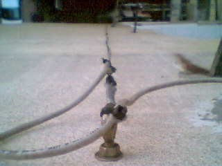 El gancho que soporta el cable y el alambre gua del enlace Ton-Nudo